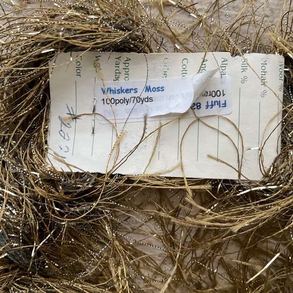 The Great Adirondack Yarn Co Whiskers Moss Eyelash Yarn Metallic CarryAlong - Picture 4 of 8